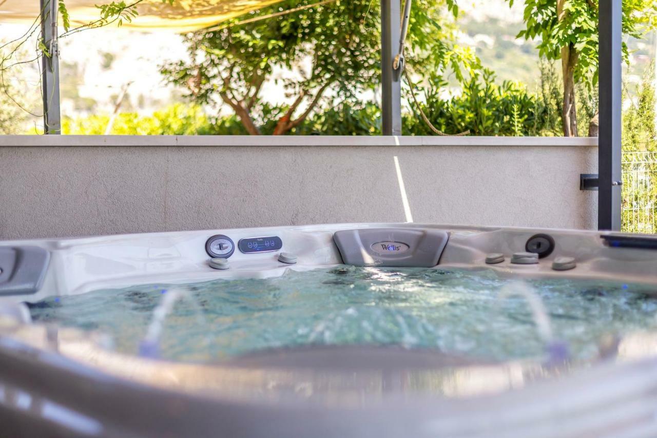 Luxury Apartment With Hot Tub โอมิช ภายนอก รูปภาพ