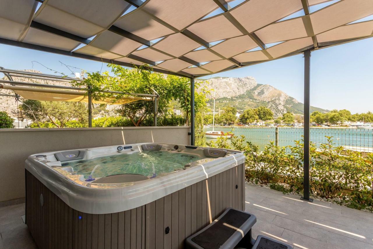 Luxury Apartment With Hot Tub โอมิช ภายนอก รูปภาพ