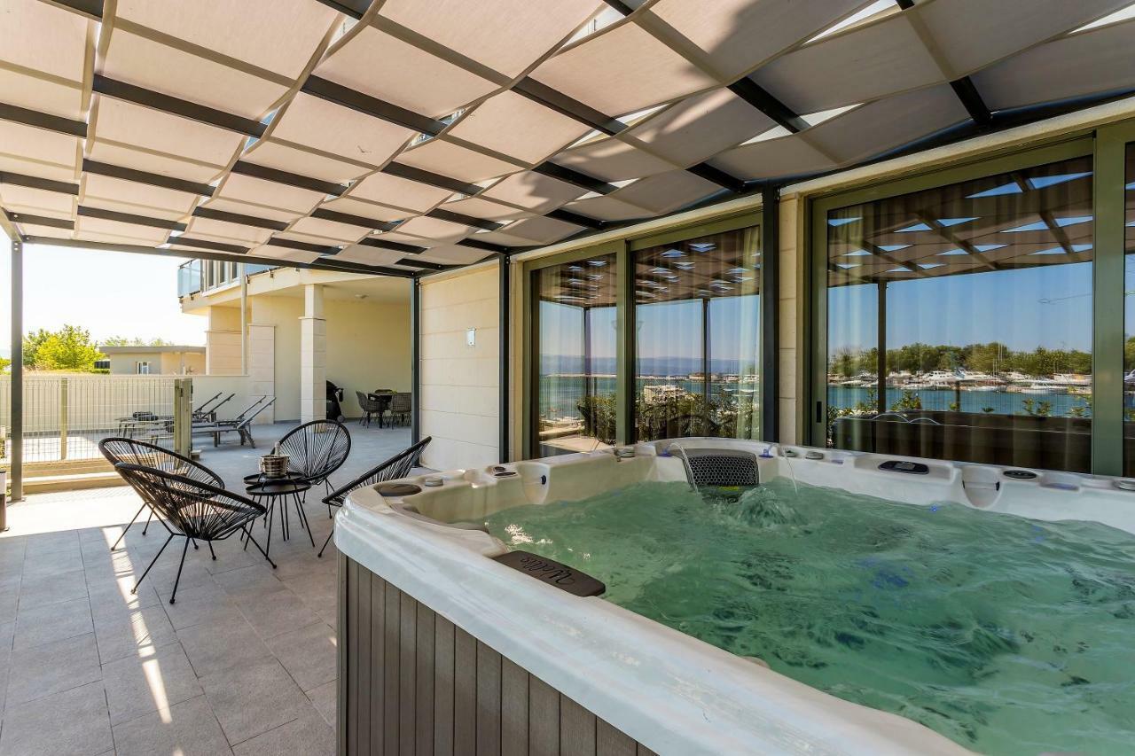 Luxury Apartment With Hot Tub โอมิช ภายนอก รูปภาพ