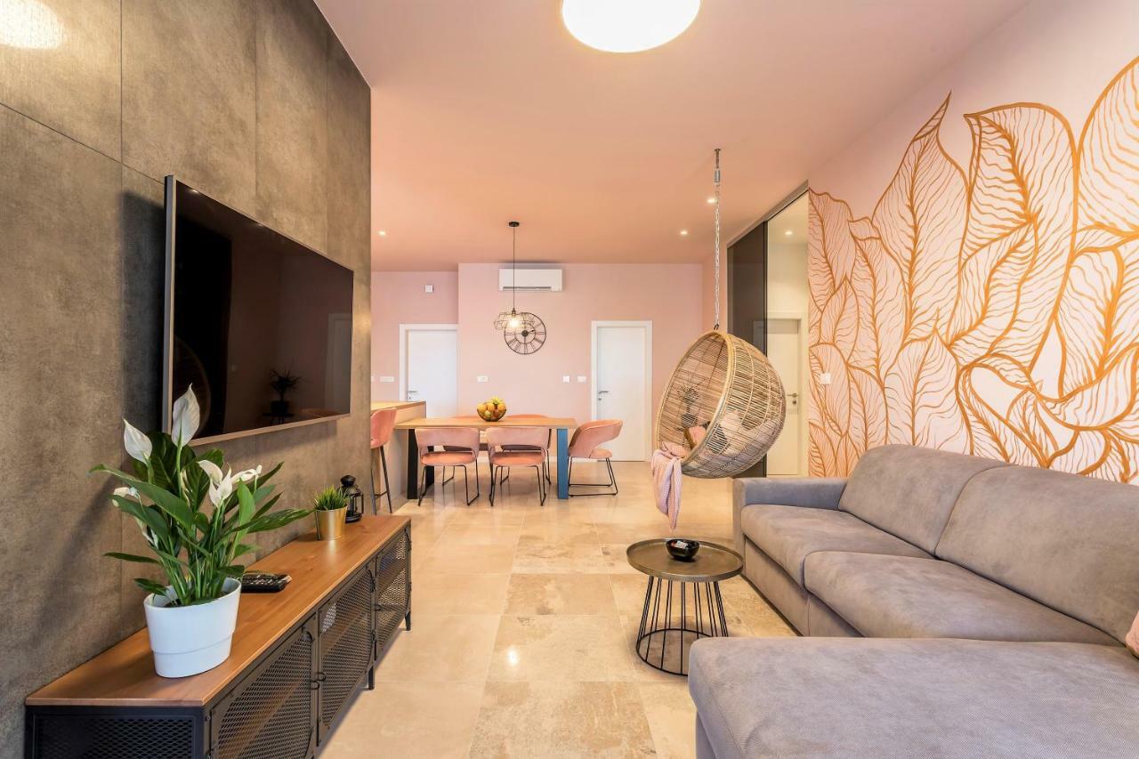 Luxury Apartment With Hot Tub โอมิช ภายนอก รูปภาพ