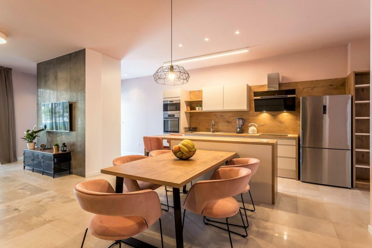 Luxury Apartment With Hot Tub โอมิช ภายนอก รูปภาพ