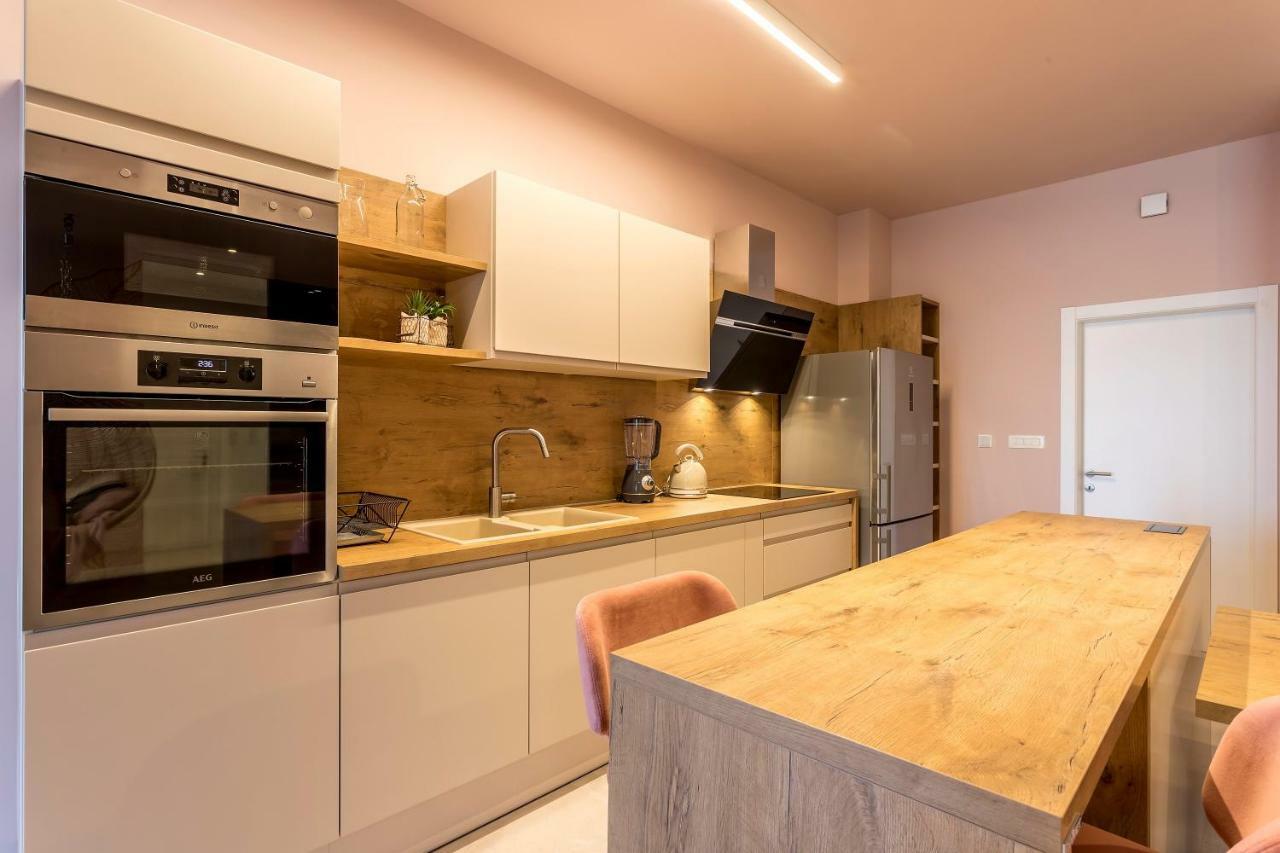 Luxury Apartment With Hot Tub โอมิช ภายนอก รูปภาพ